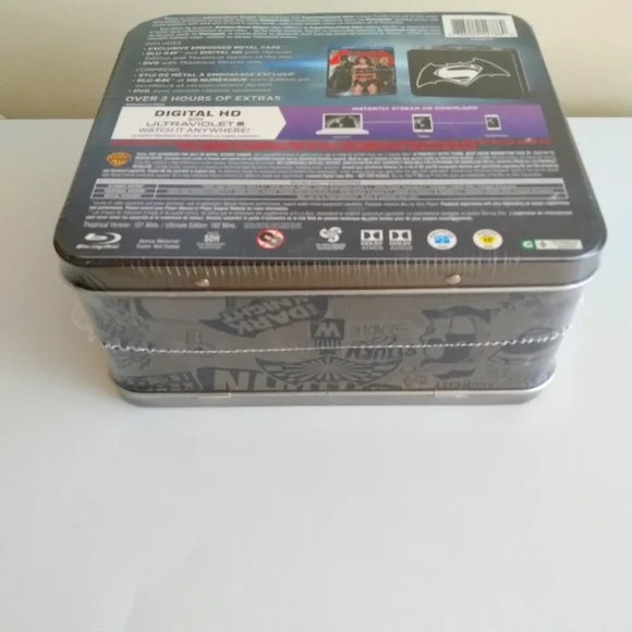 Batman VS Superman DVD, Blu-ray, Digital HD Special Edition Metal Lunch Box! - Picture 6 of 8